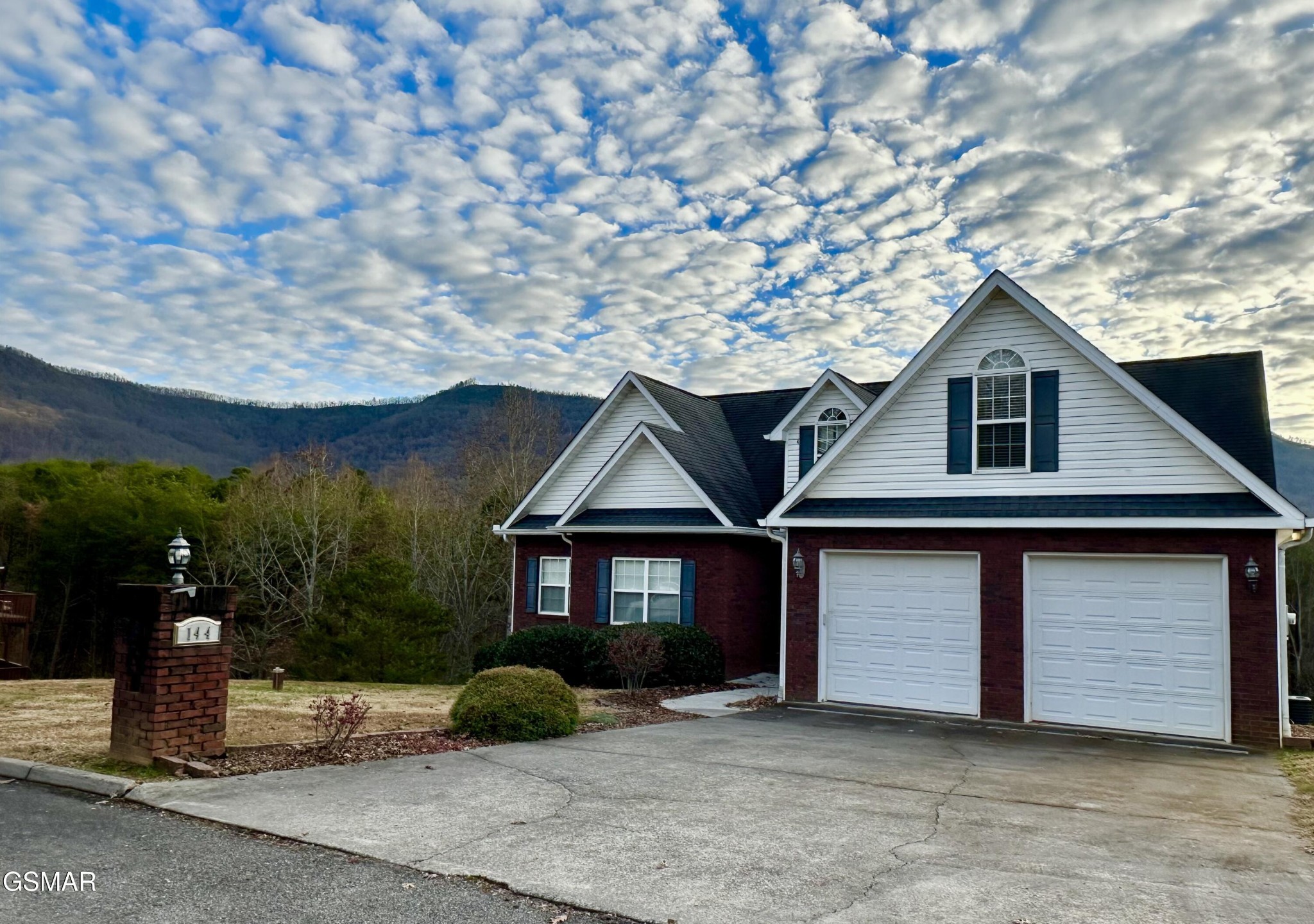 144 Burning Oaks Dr