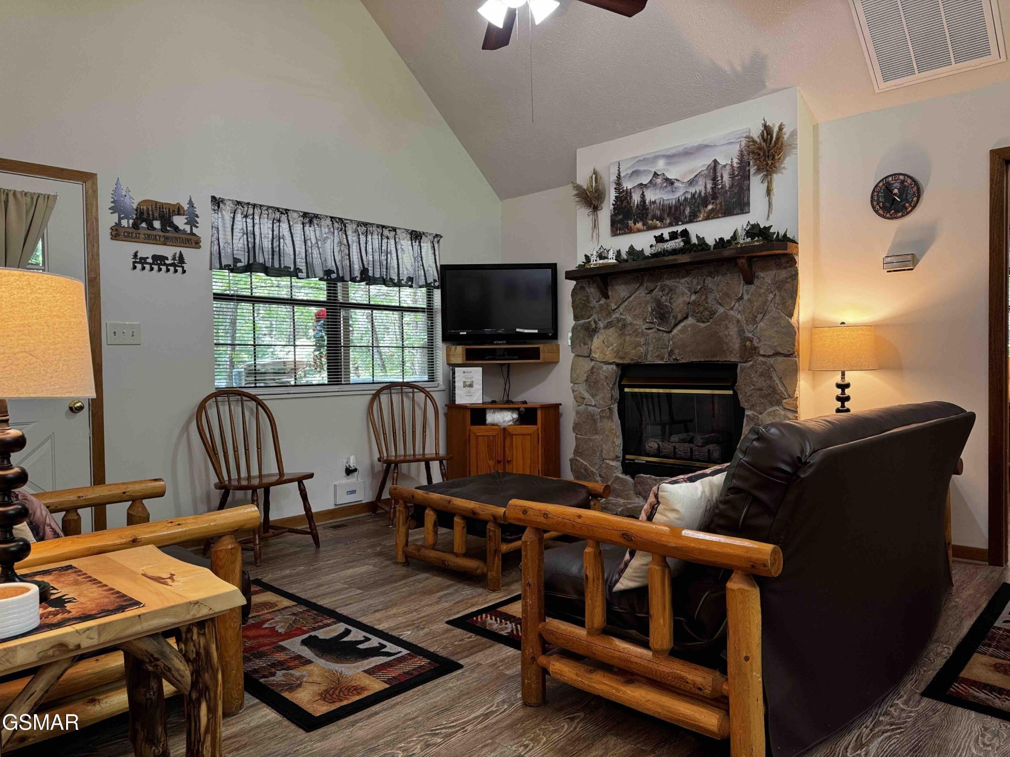 653 Oaks View Court
