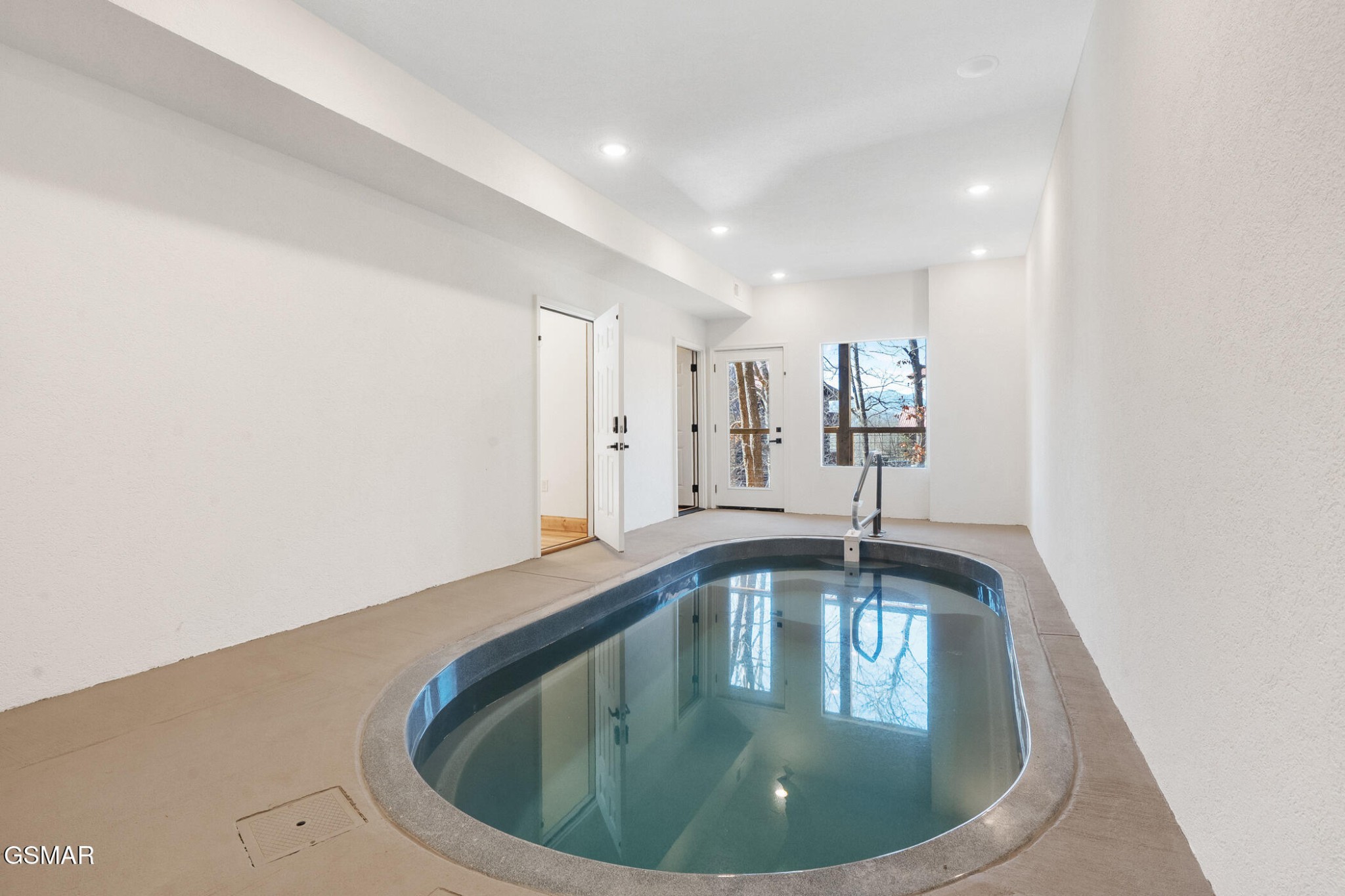 1568 Rainbow Ridge Way