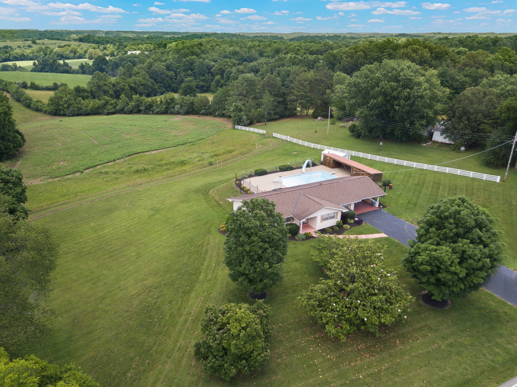 5528 Highway 76, E
