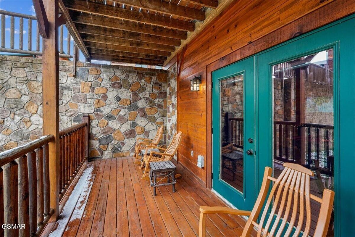 889 Great Smoky Way