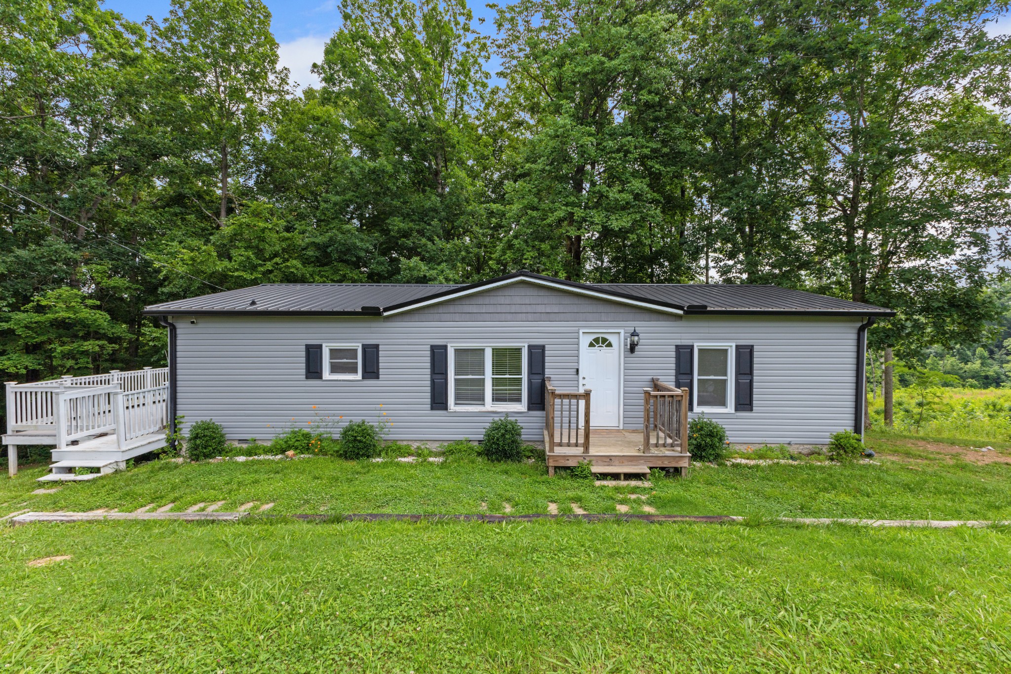 1022 Dogwood Ln