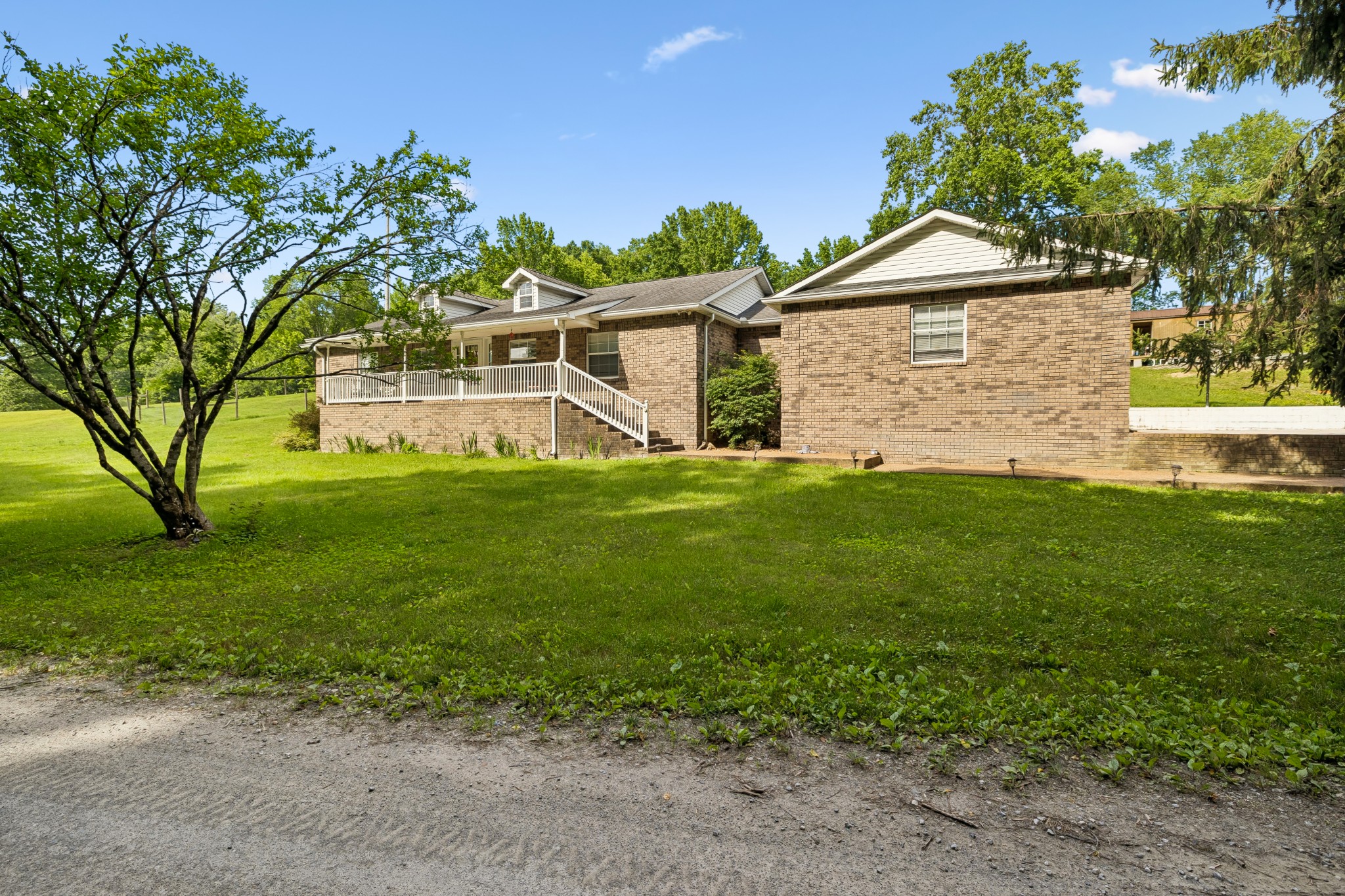 698 Tooley Branch Rd