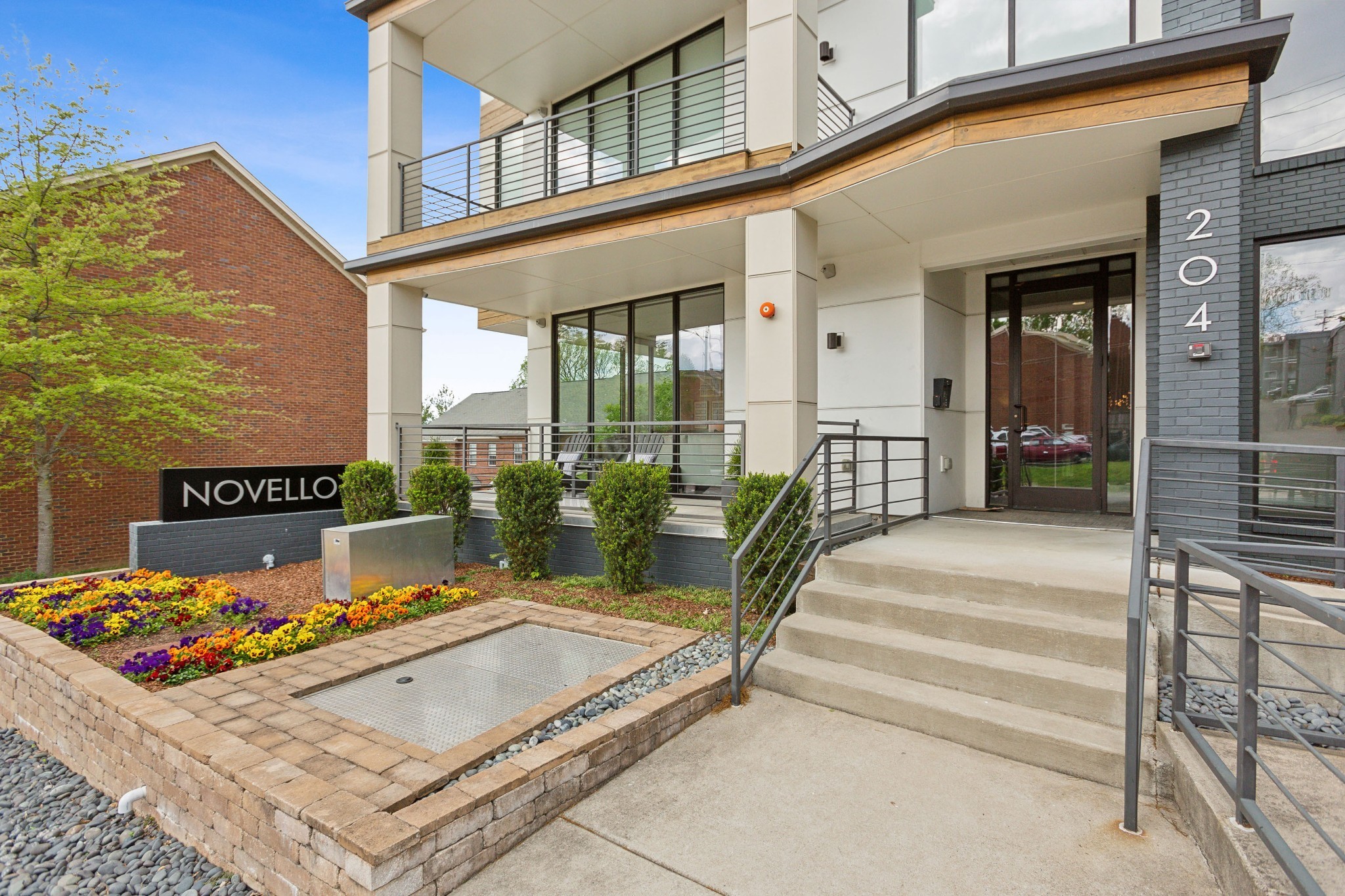 204 Acklen Park Dr