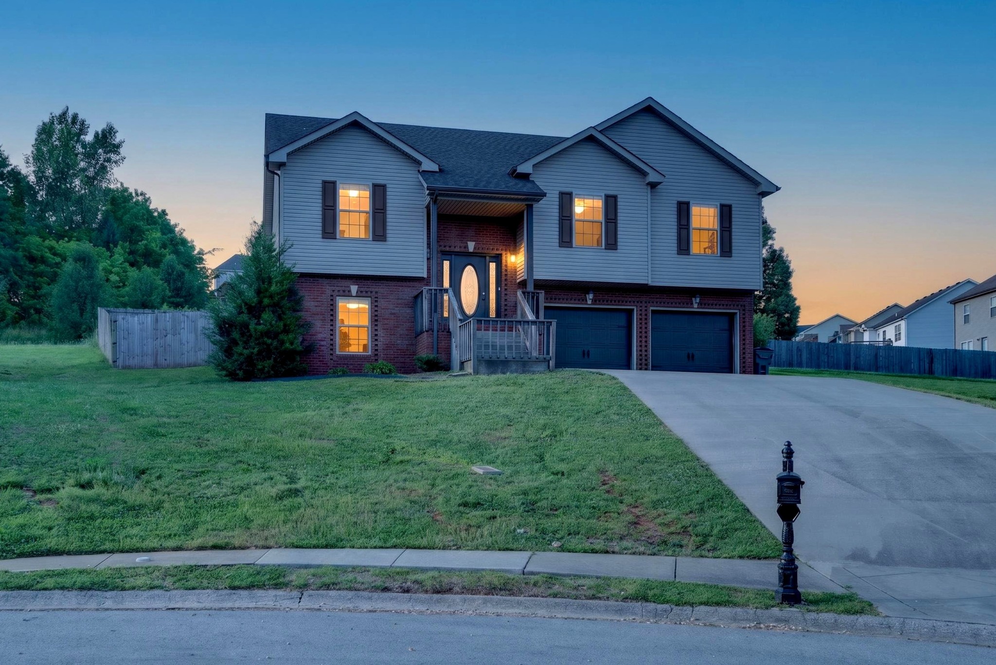 493 Comanche Ct