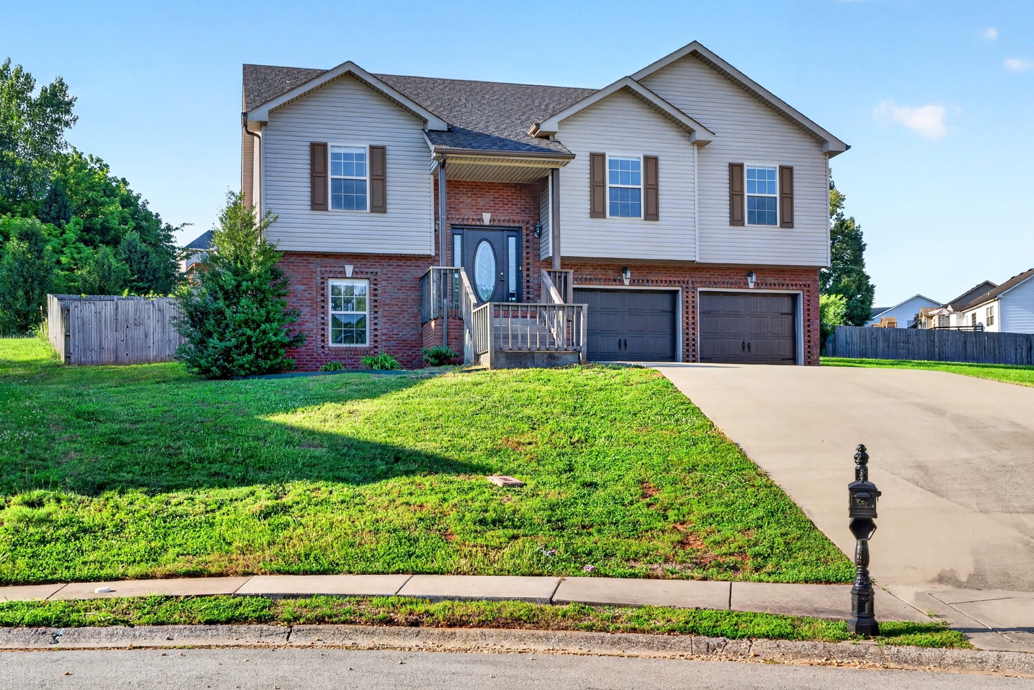 493 Comanche Ct