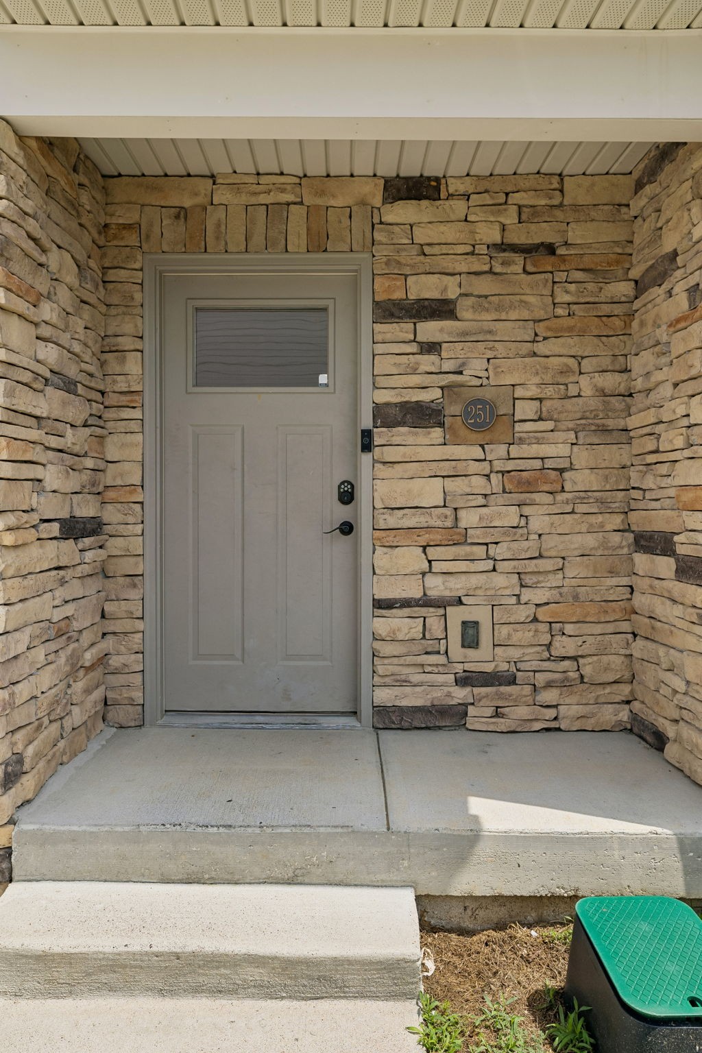 251 Signature Pl