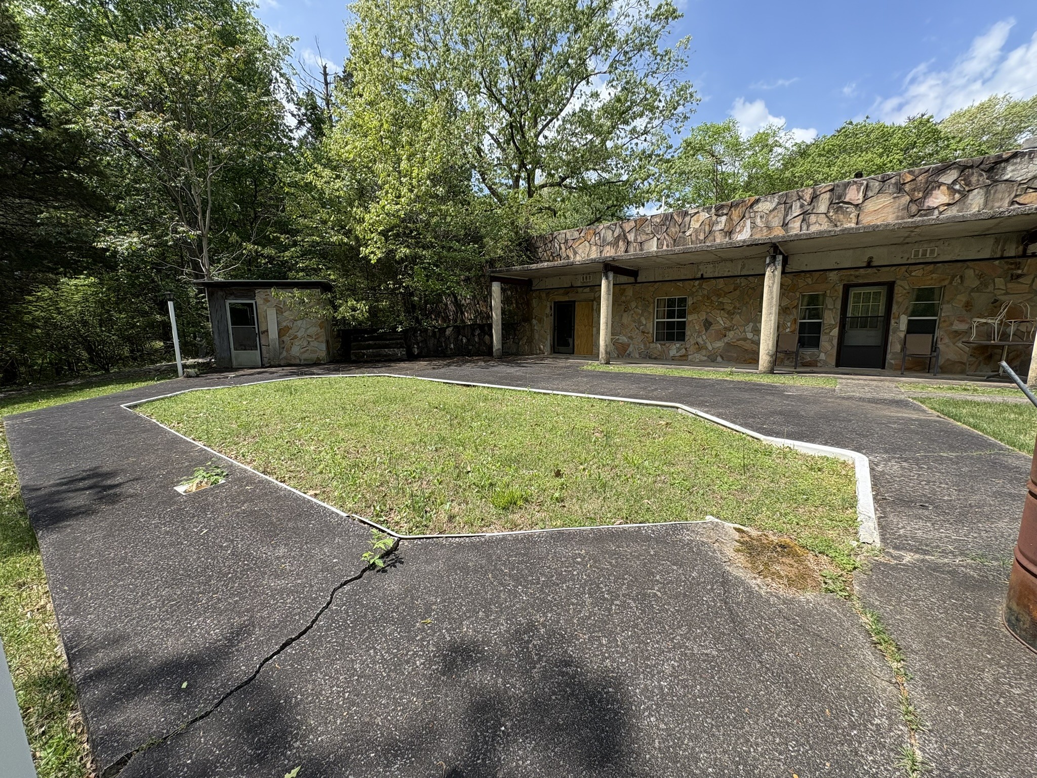 4089 Old Metal Rd