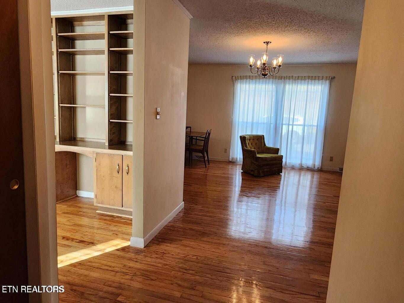 1506 Ridgeway Circle