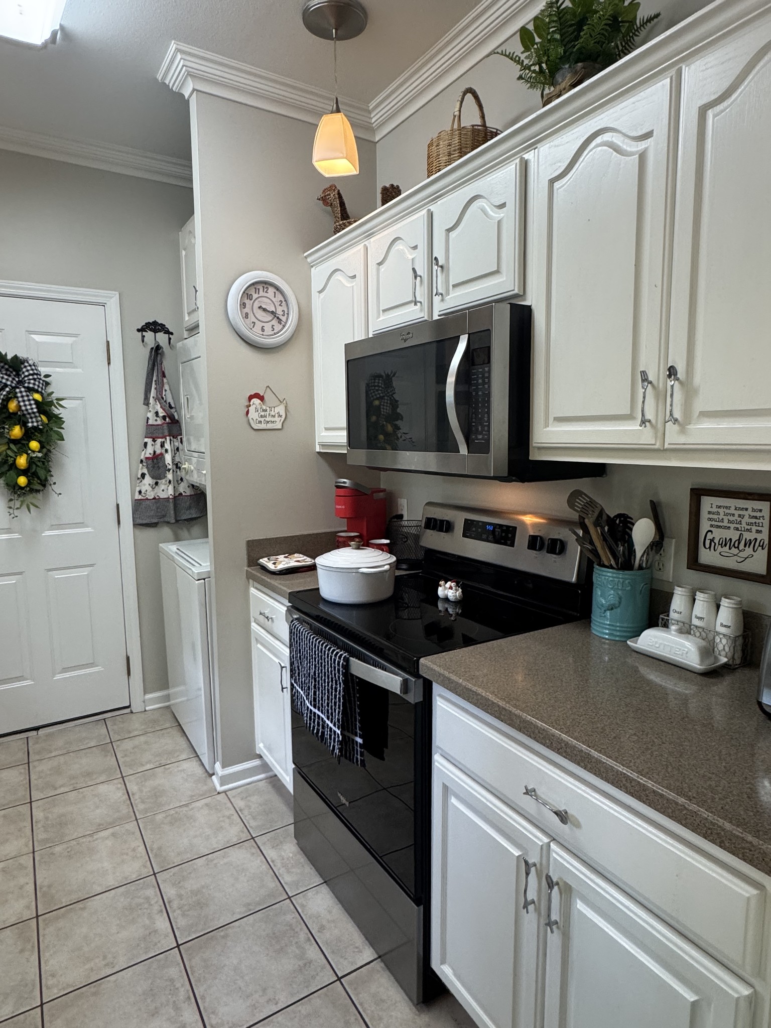 408 Village Cir