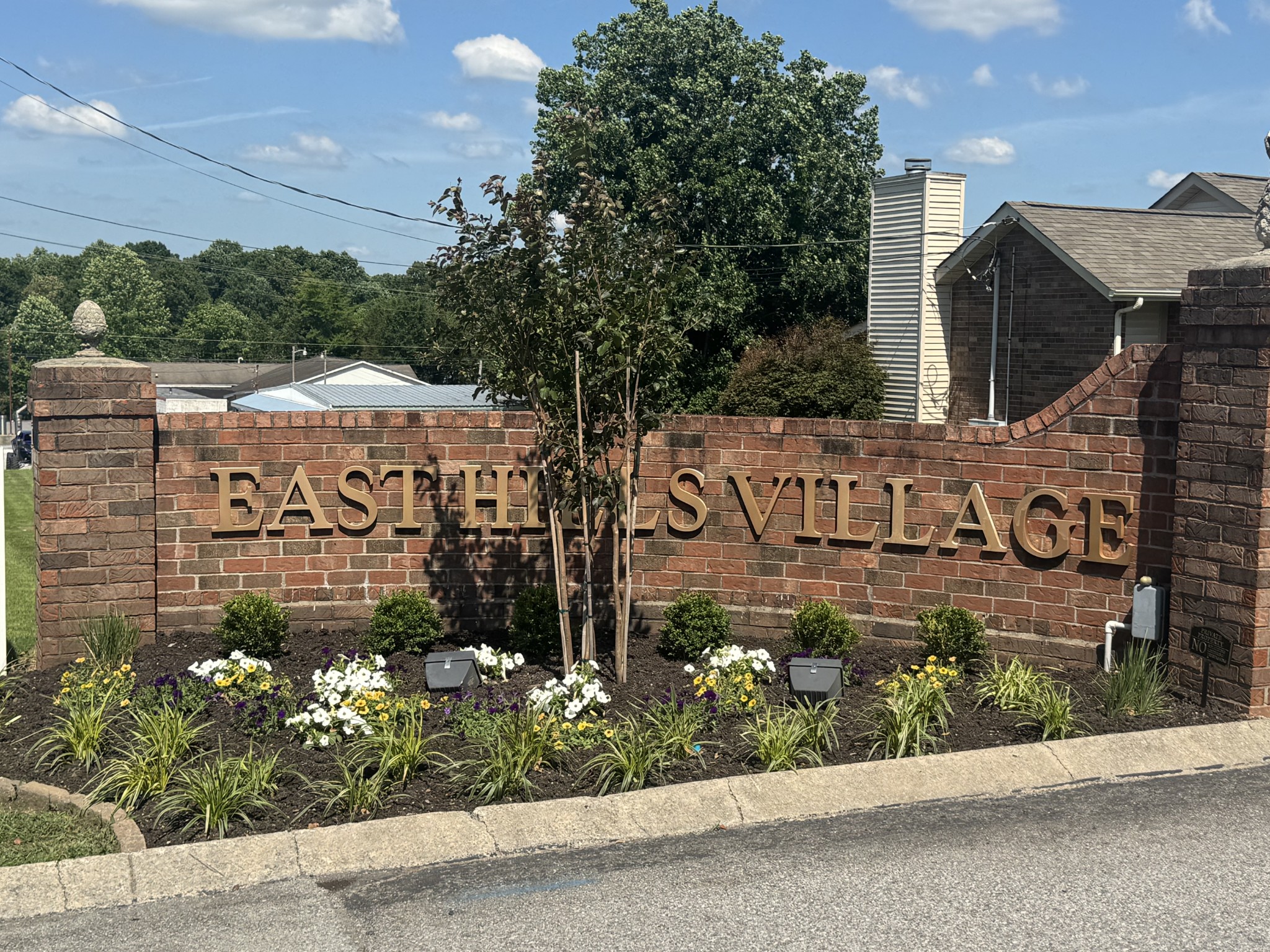408 Village Cir