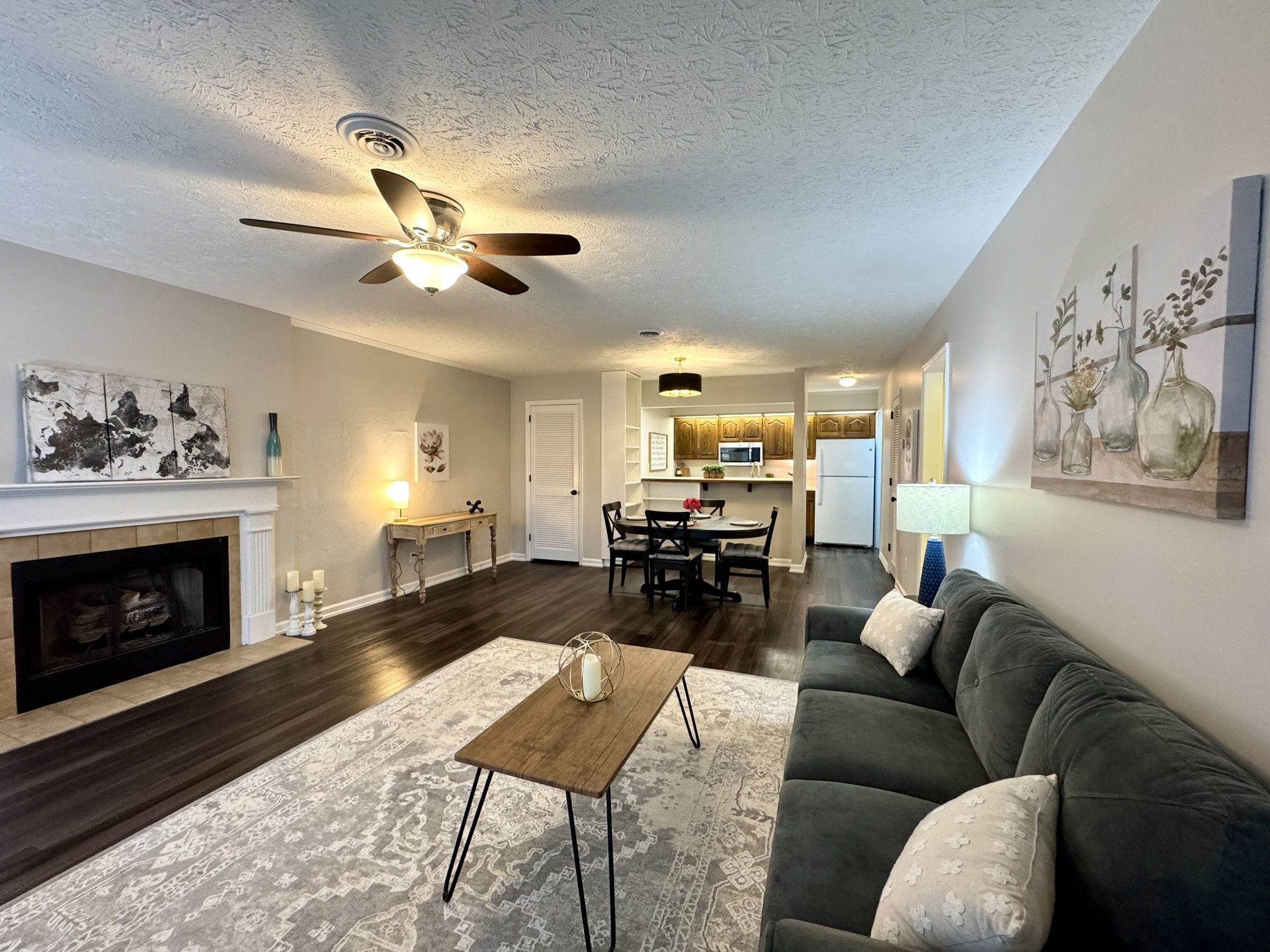 317 Village Ln, W