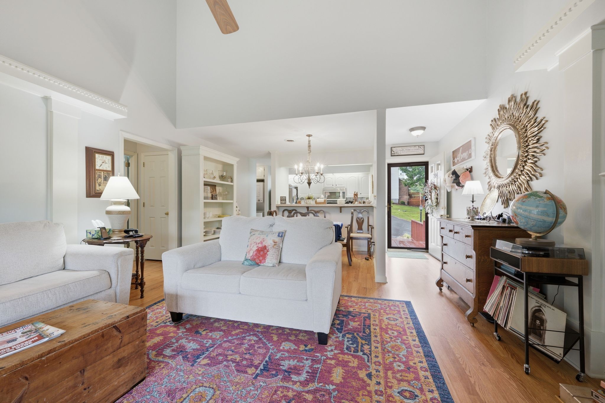 204 Village Cir, W