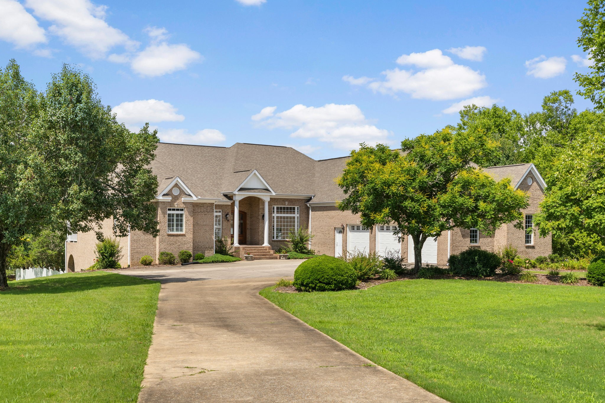 101 E Meadow Hill Dr