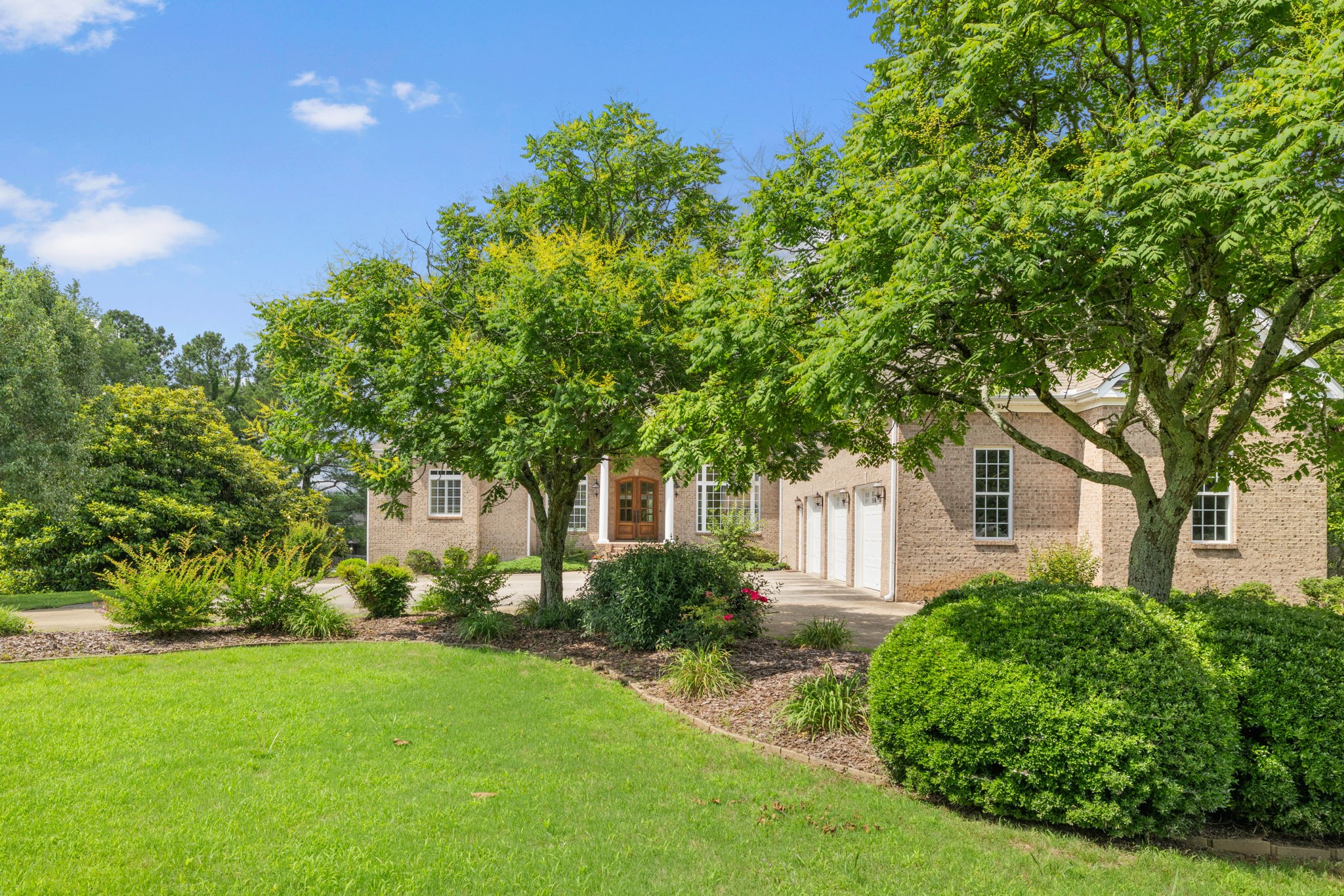 101 E Meadow Hill Dr