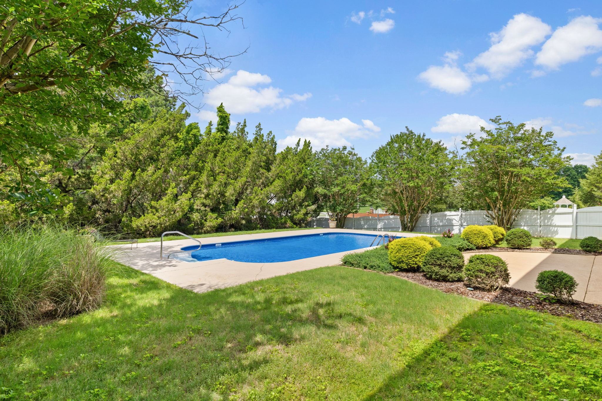 101 E Meadow Hill Dr