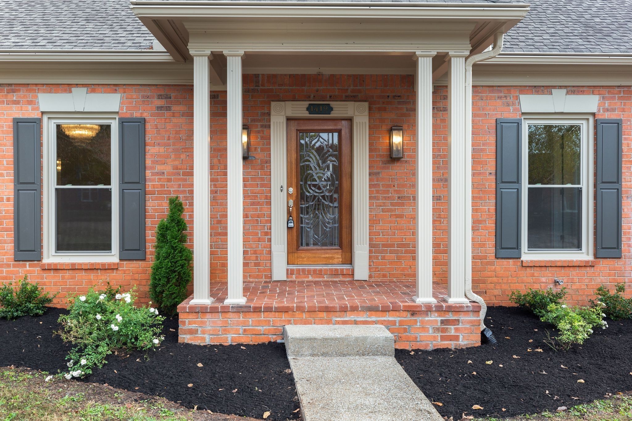 1419 Ascot Close