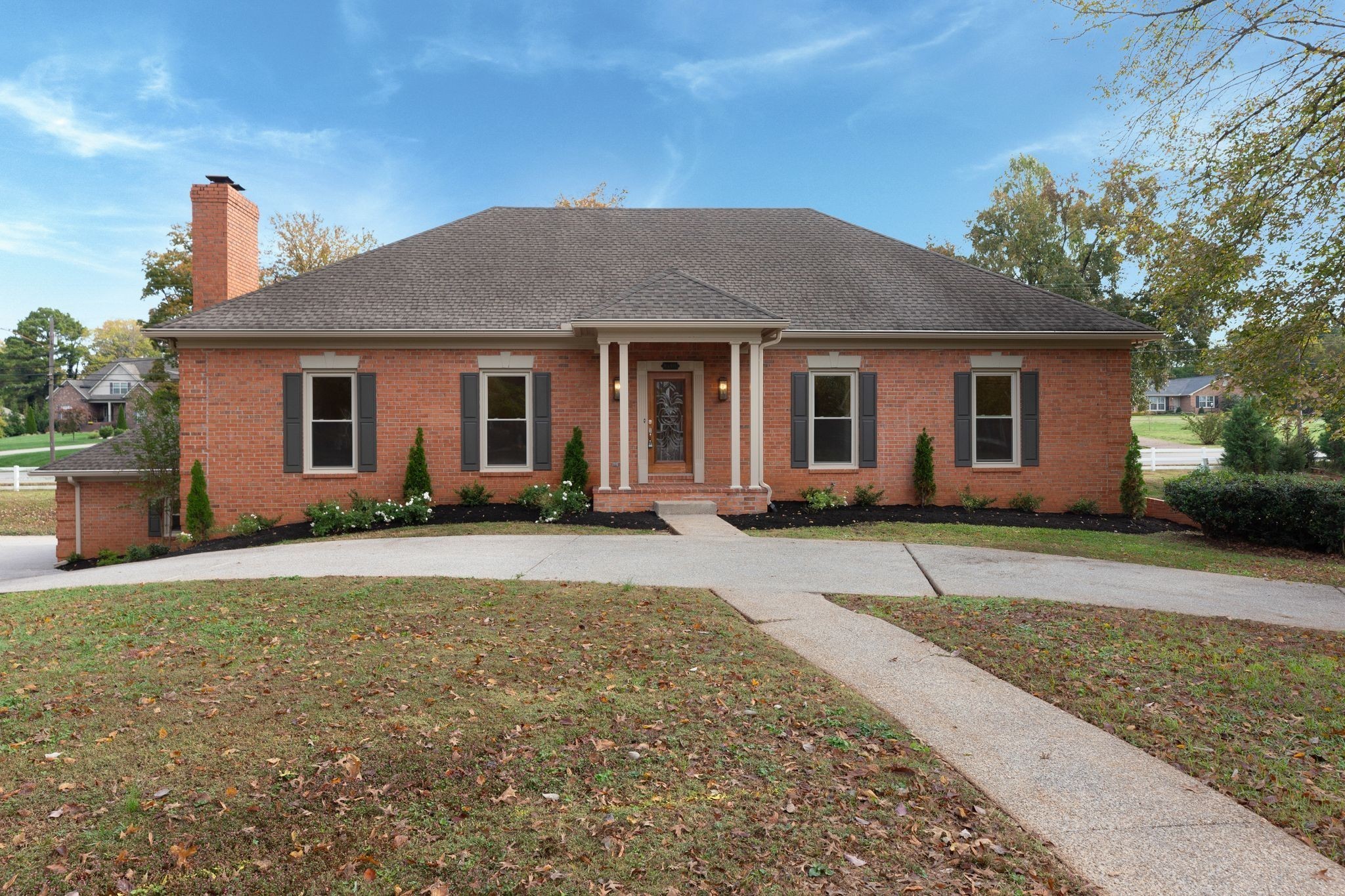 1419 Ascot Close