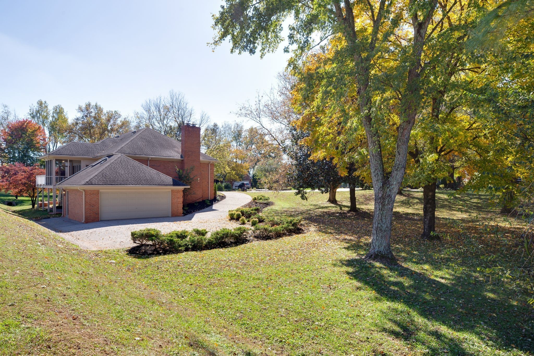 1419 Ascot Close