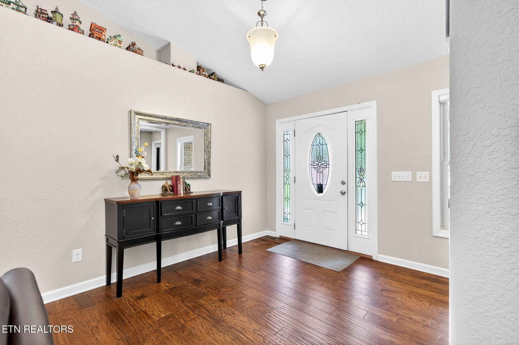 657 Lakeview Drive