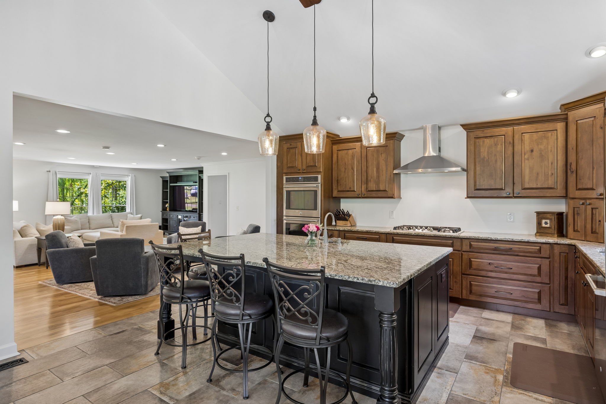 106 Azalea Ln