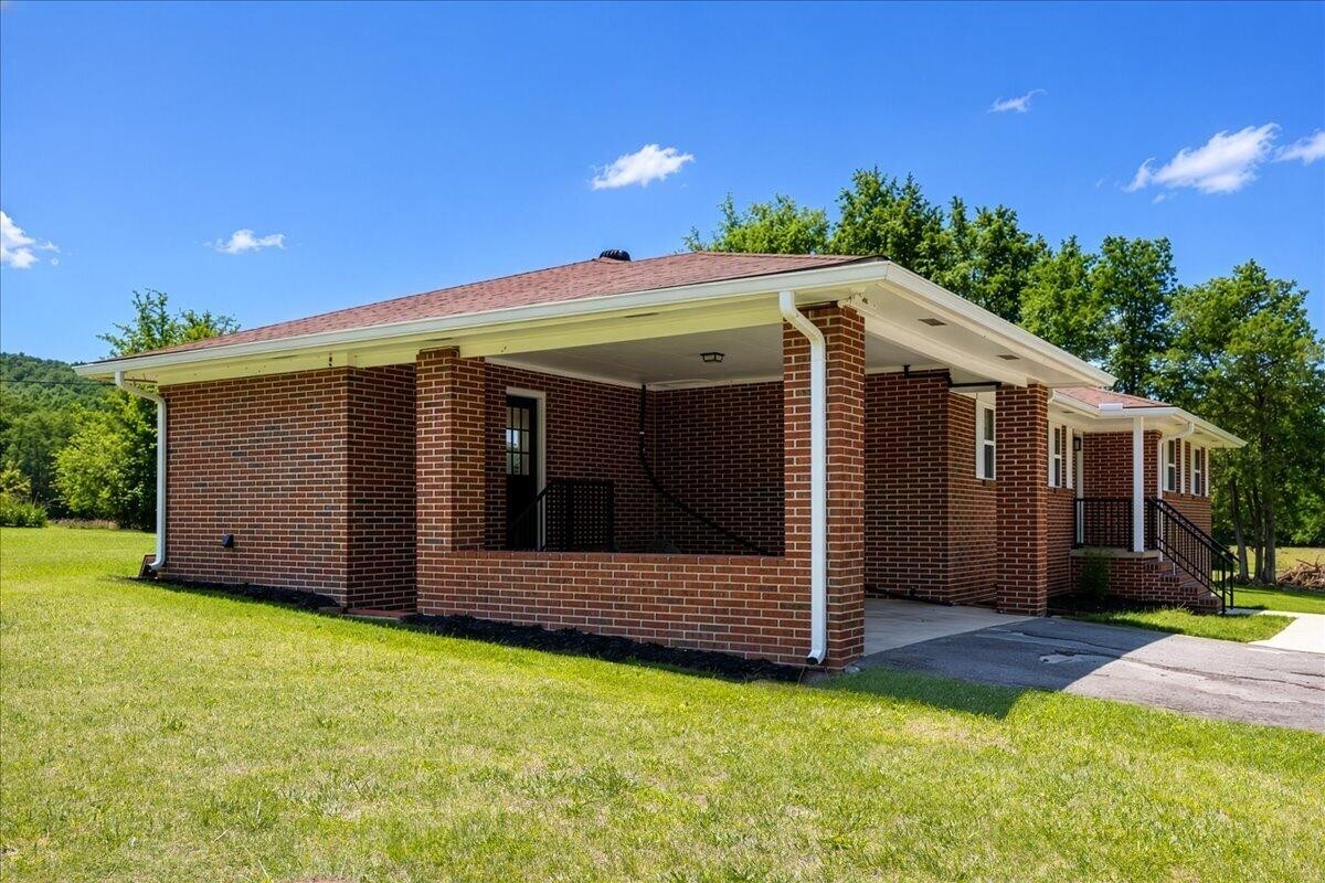 858 N Main Street