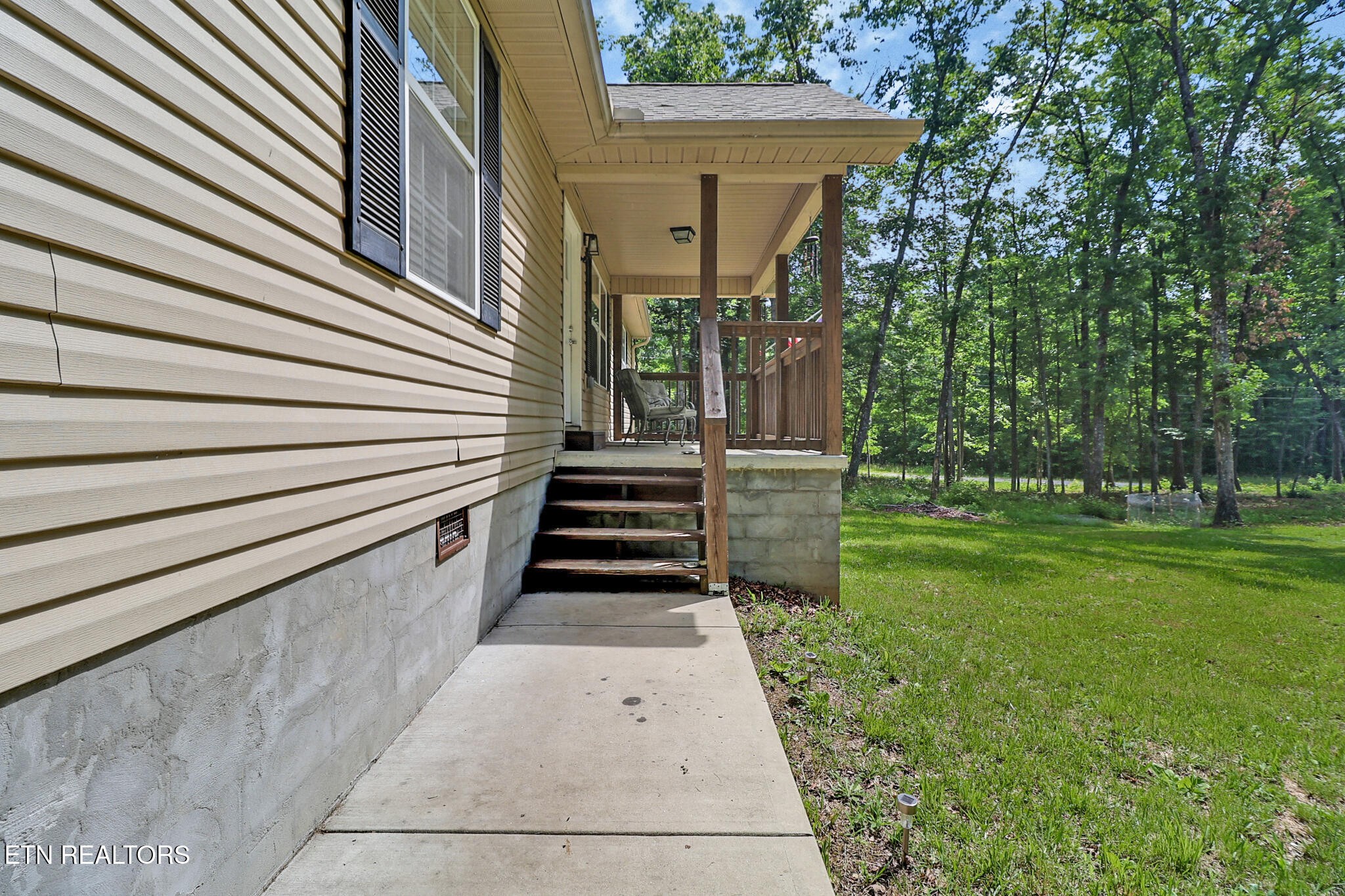 122 Jay Loop