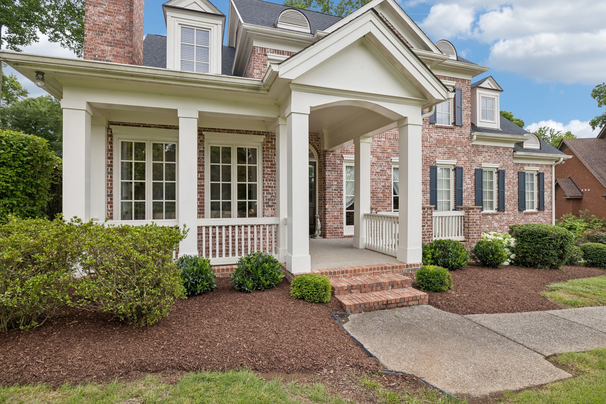 664 Ayrshire Cir