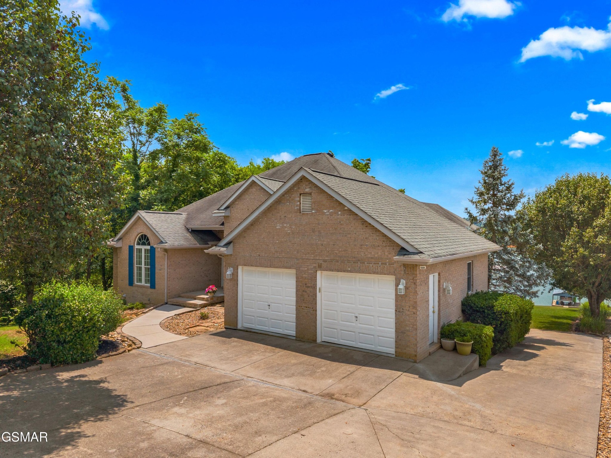 211 Mariners Lane