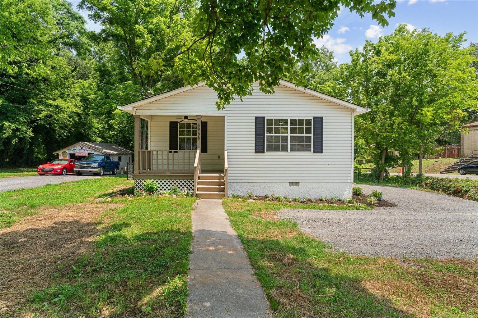 8956 Hiwassee Street, NE