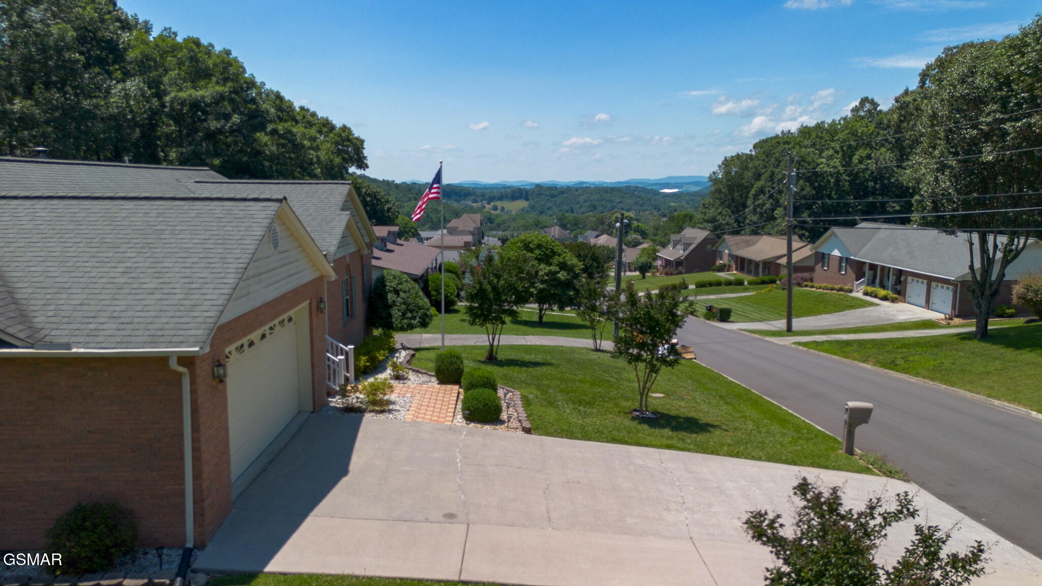 985 E Brentwood Drive