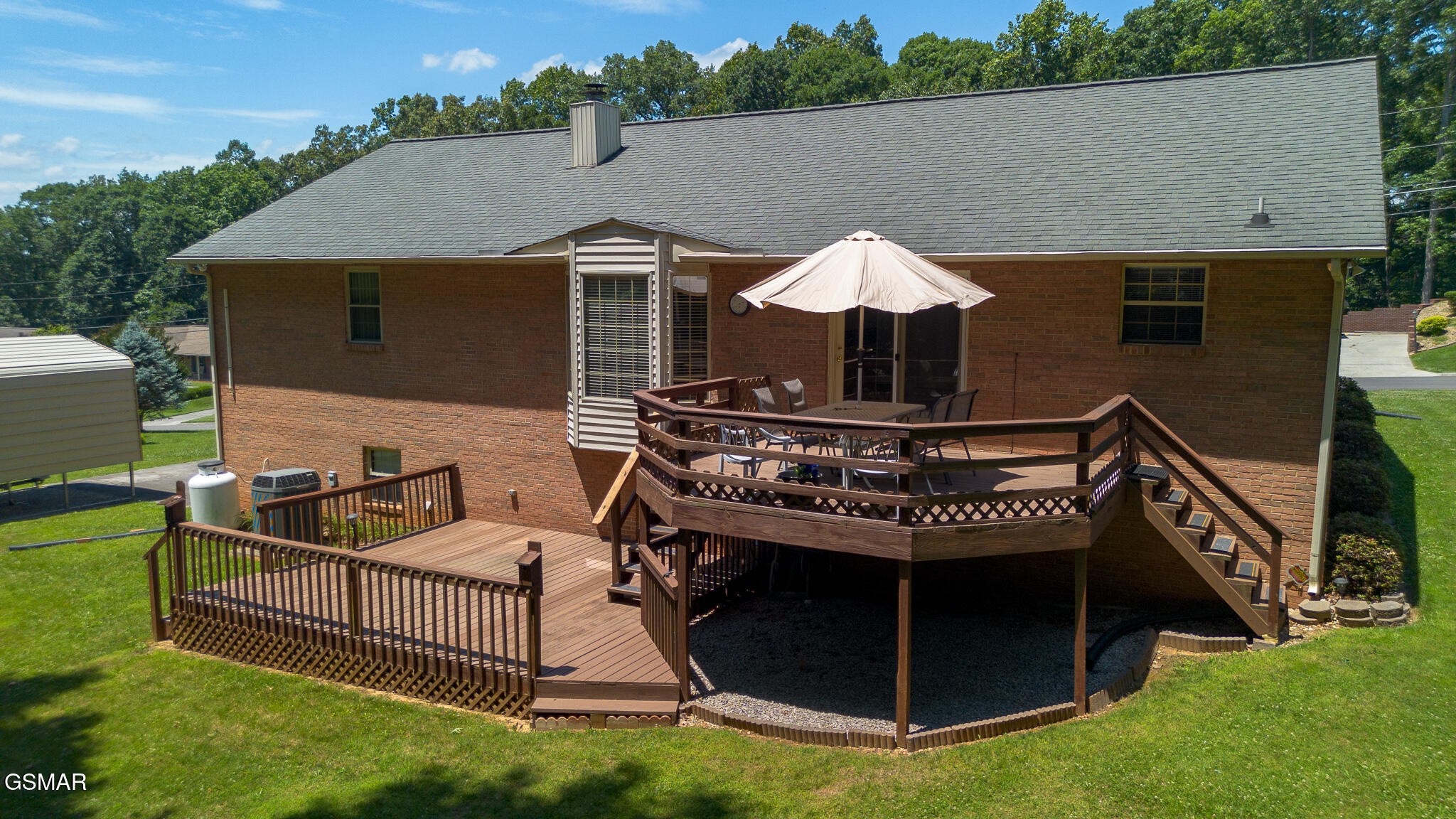 985 E Brentwood Drive