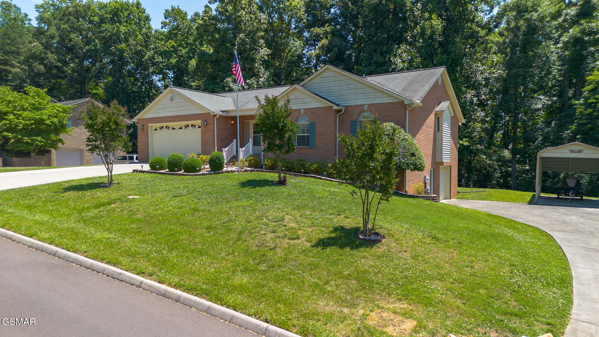 985 E Brentwood Drive