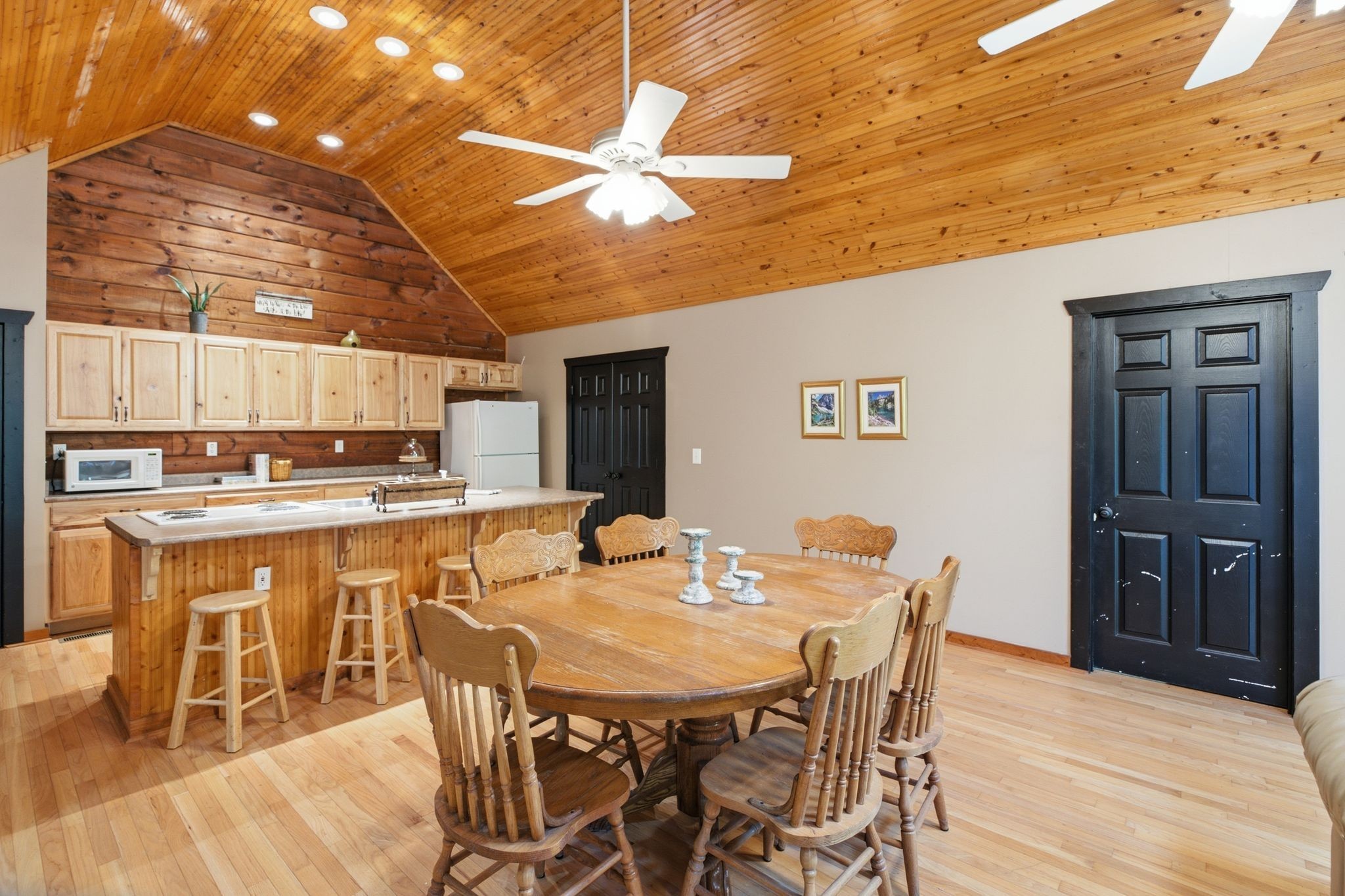 680 Lakeside Dr