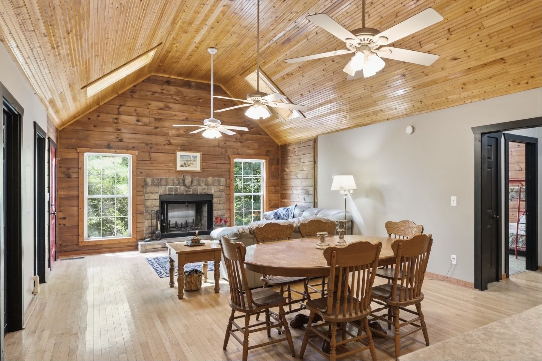 680 Lakeside Dr