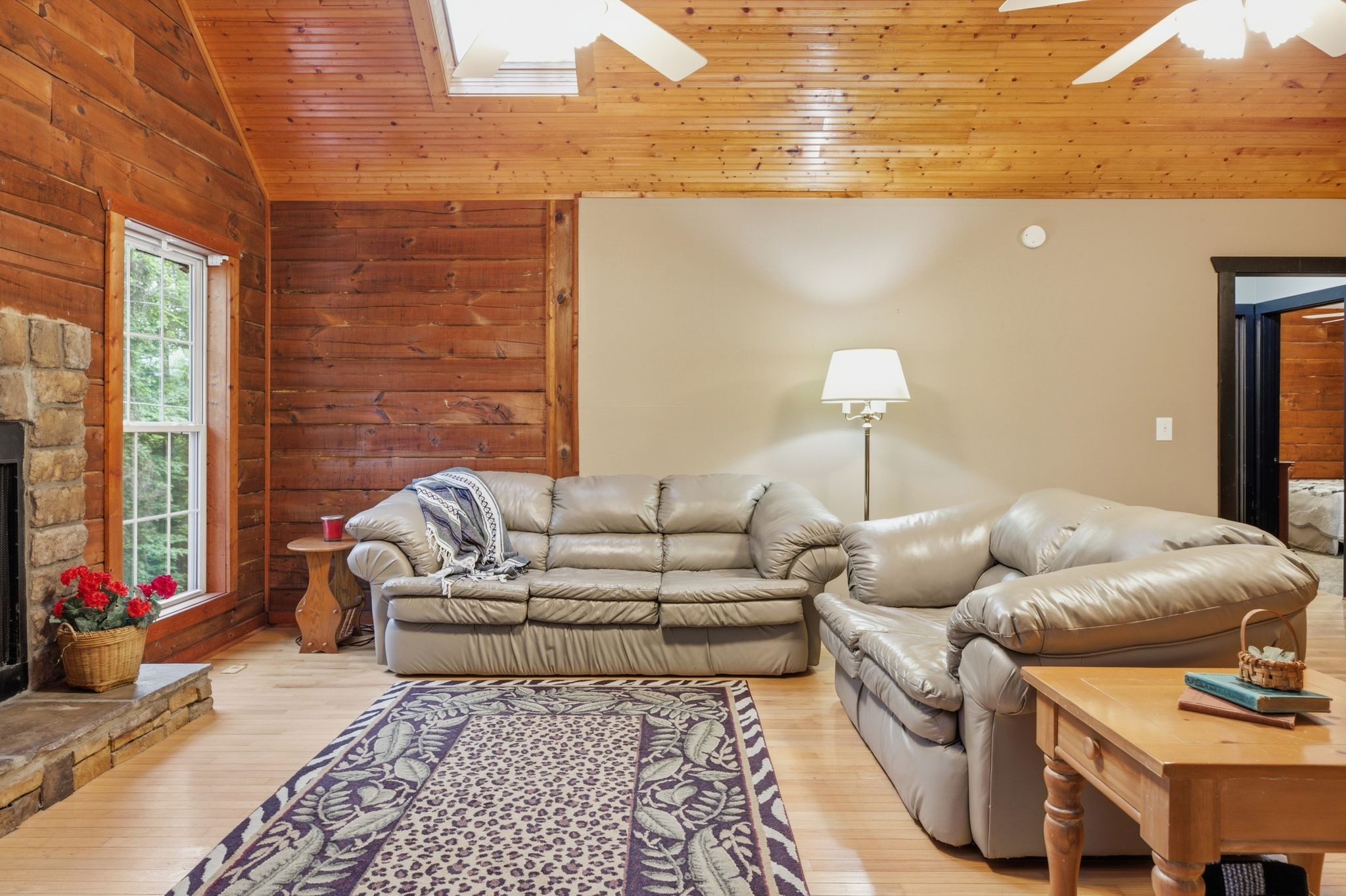 680 Lakeside Dr