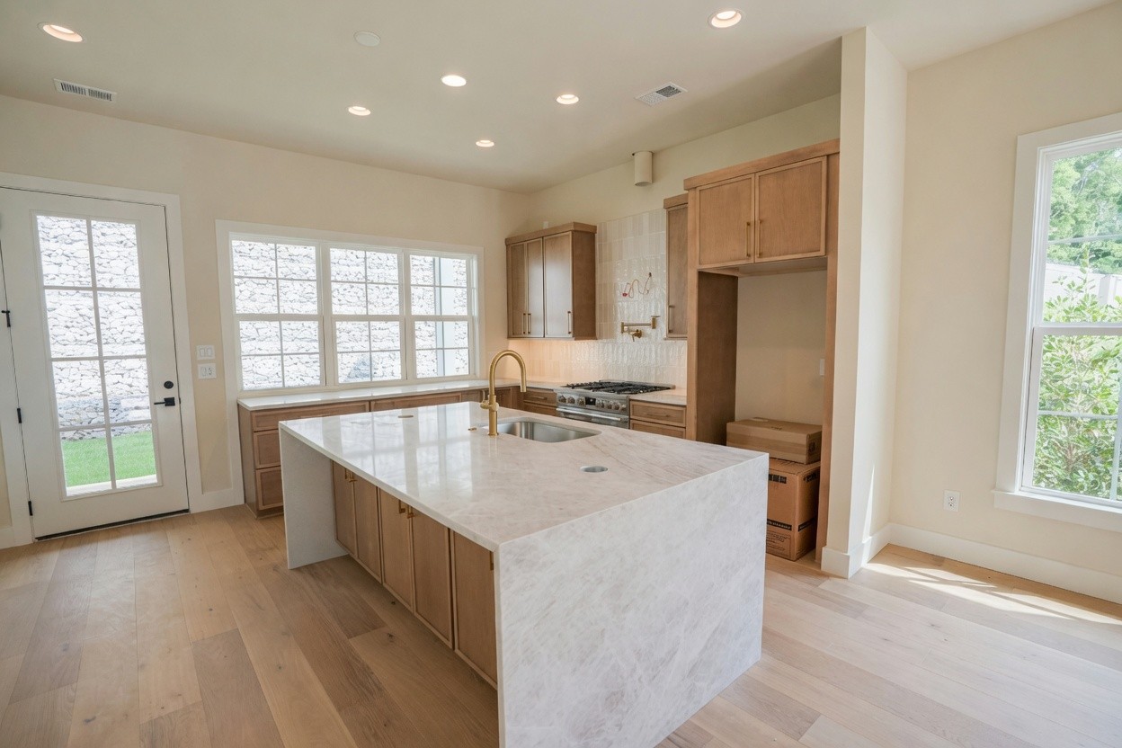 125 Shadow Springs Dr