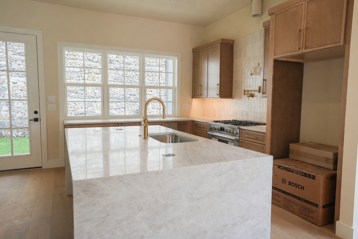 125 Shadow Springs Dr