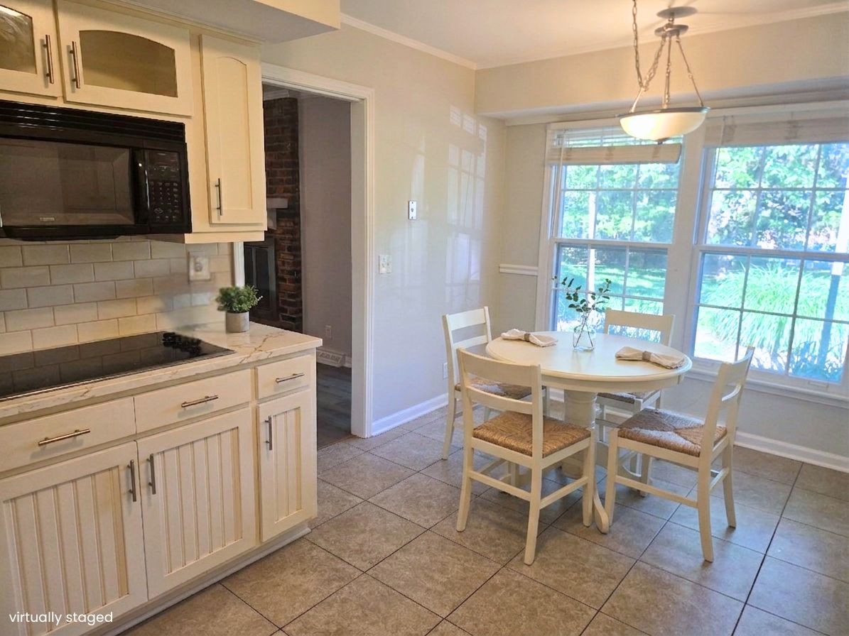 3824 Lake Aire Ct