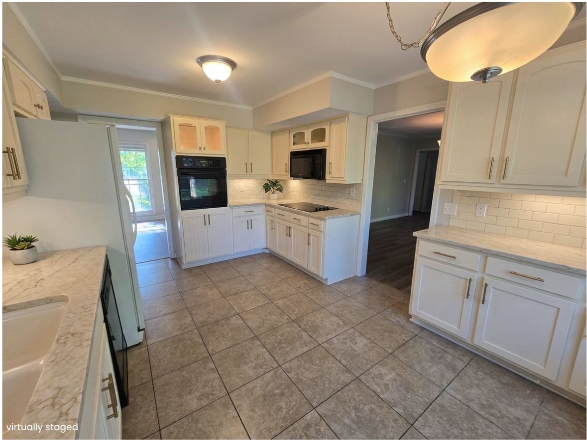 3824 Lake Aire Ct