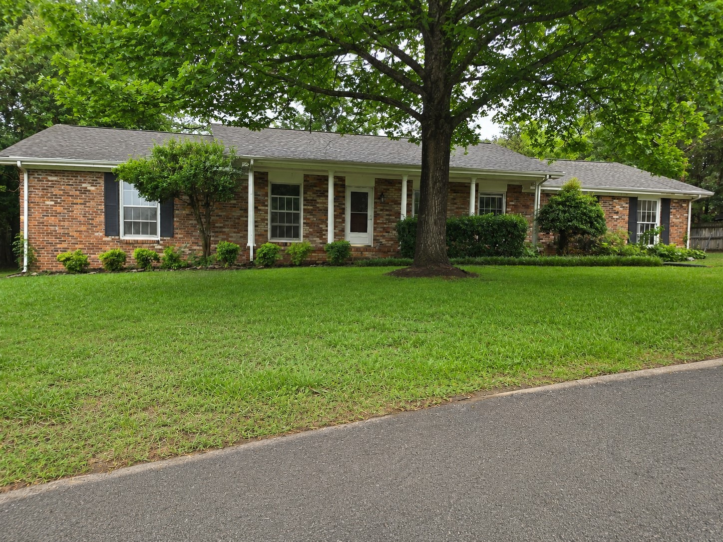 3824 Lake Aire Ct