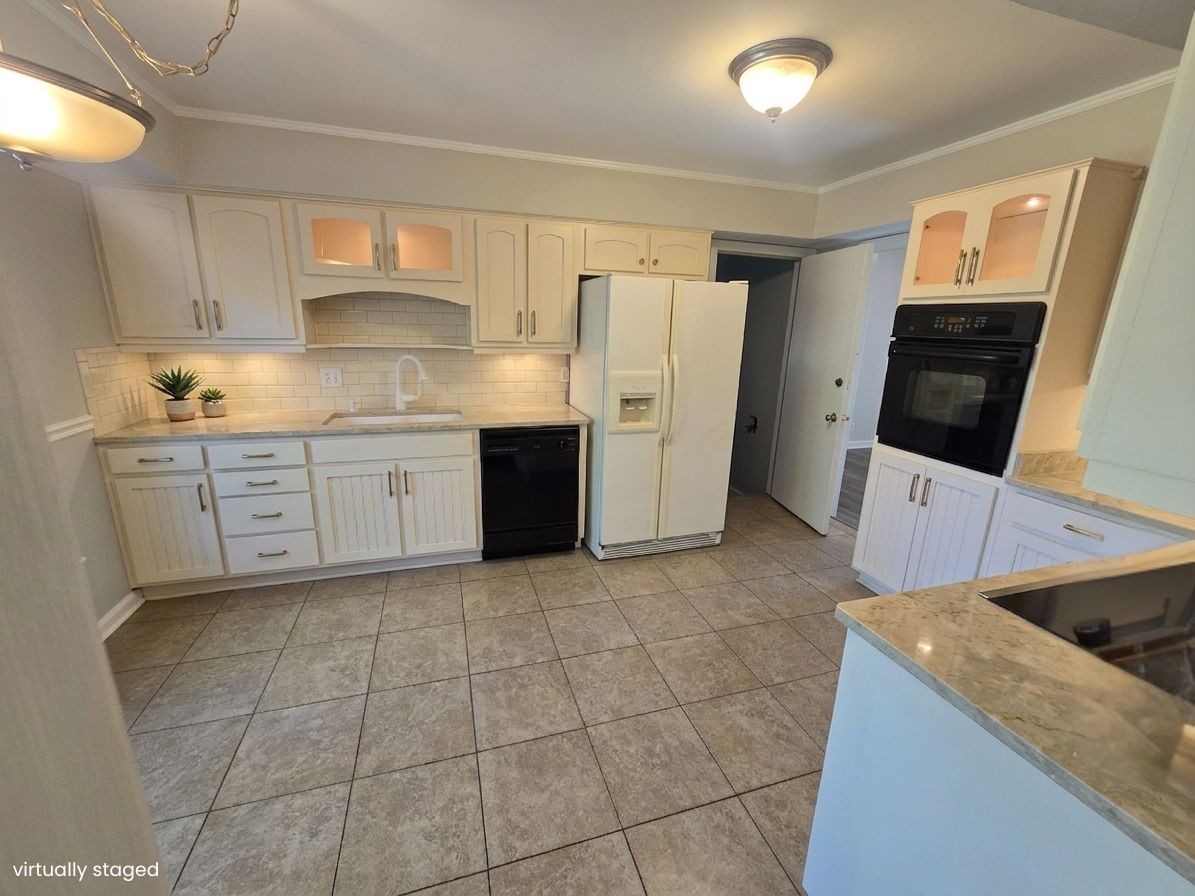 3824 Lake Aire Ct