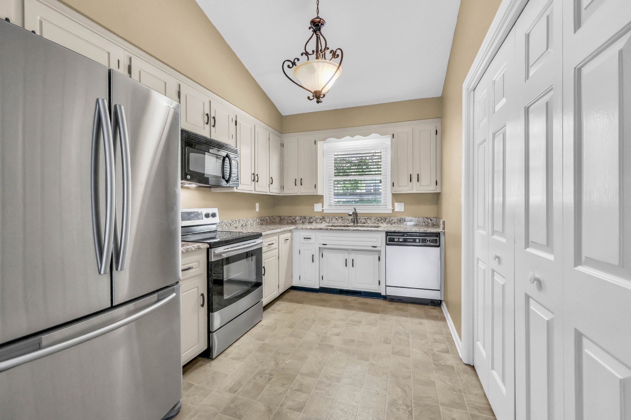 318 Kingswood Ct