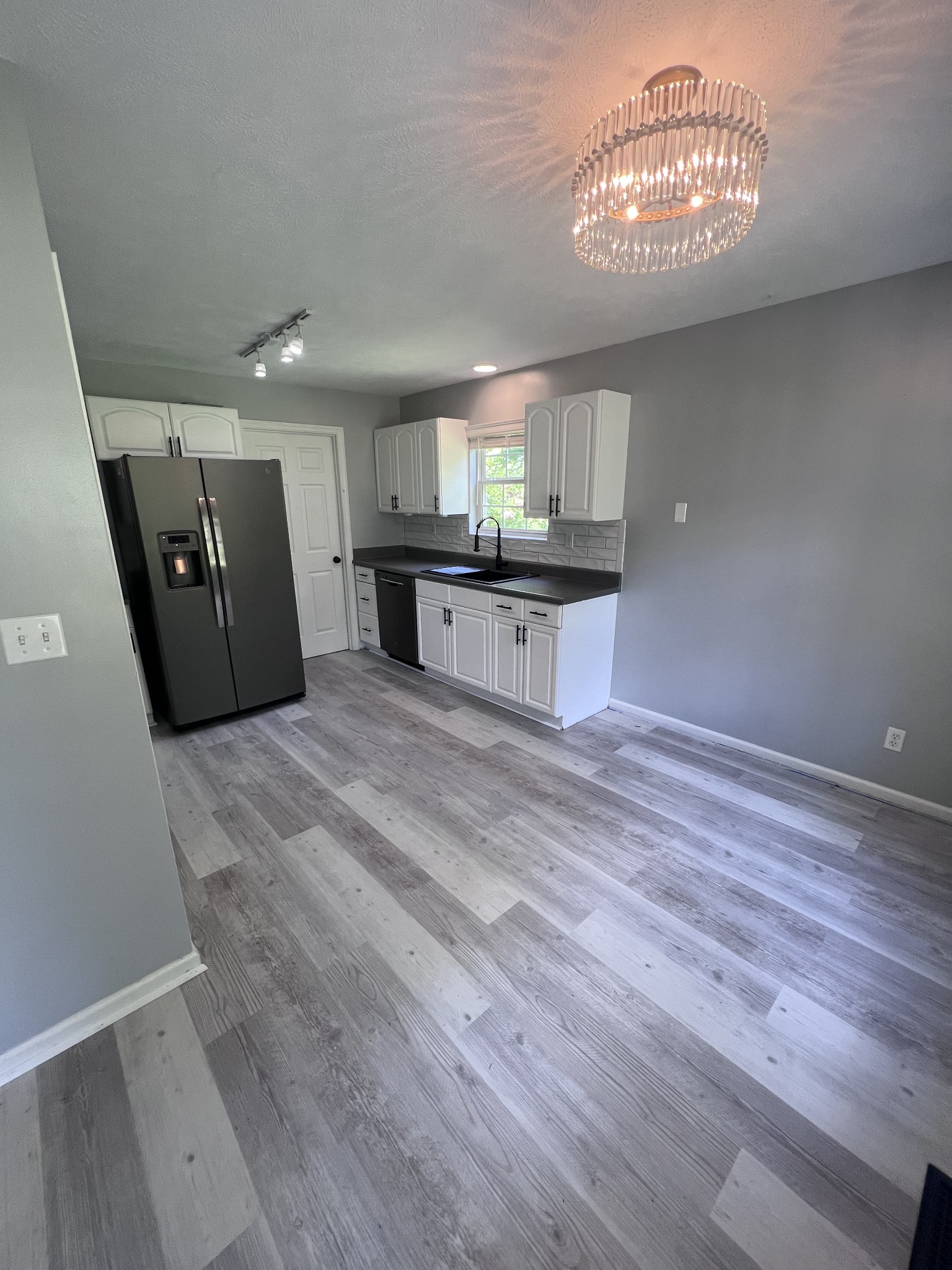 921 Jordan Cir