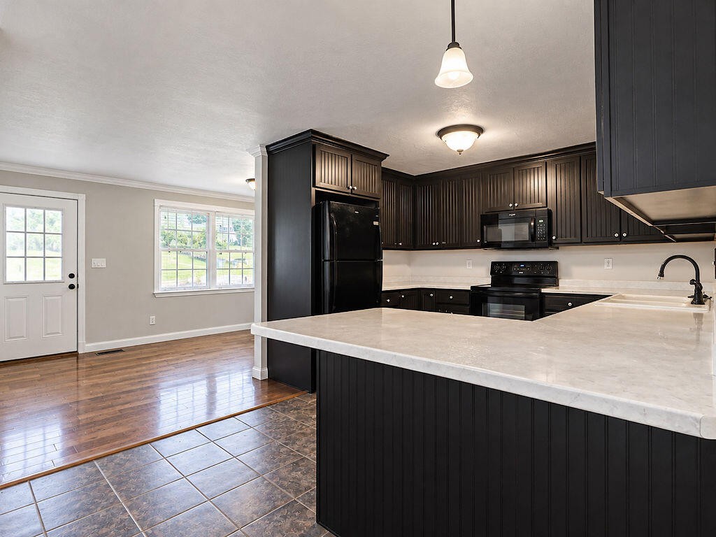 370 Homestead Circle, NE
