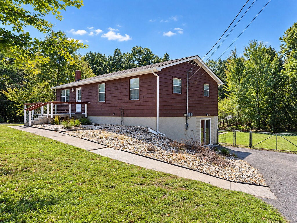 370 Homestead Circle, NE