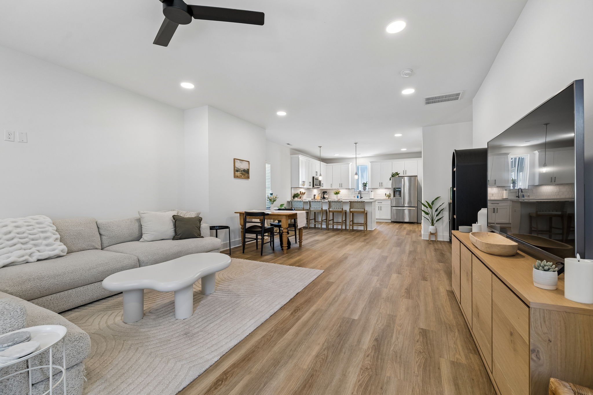 700 N DuPont Ave