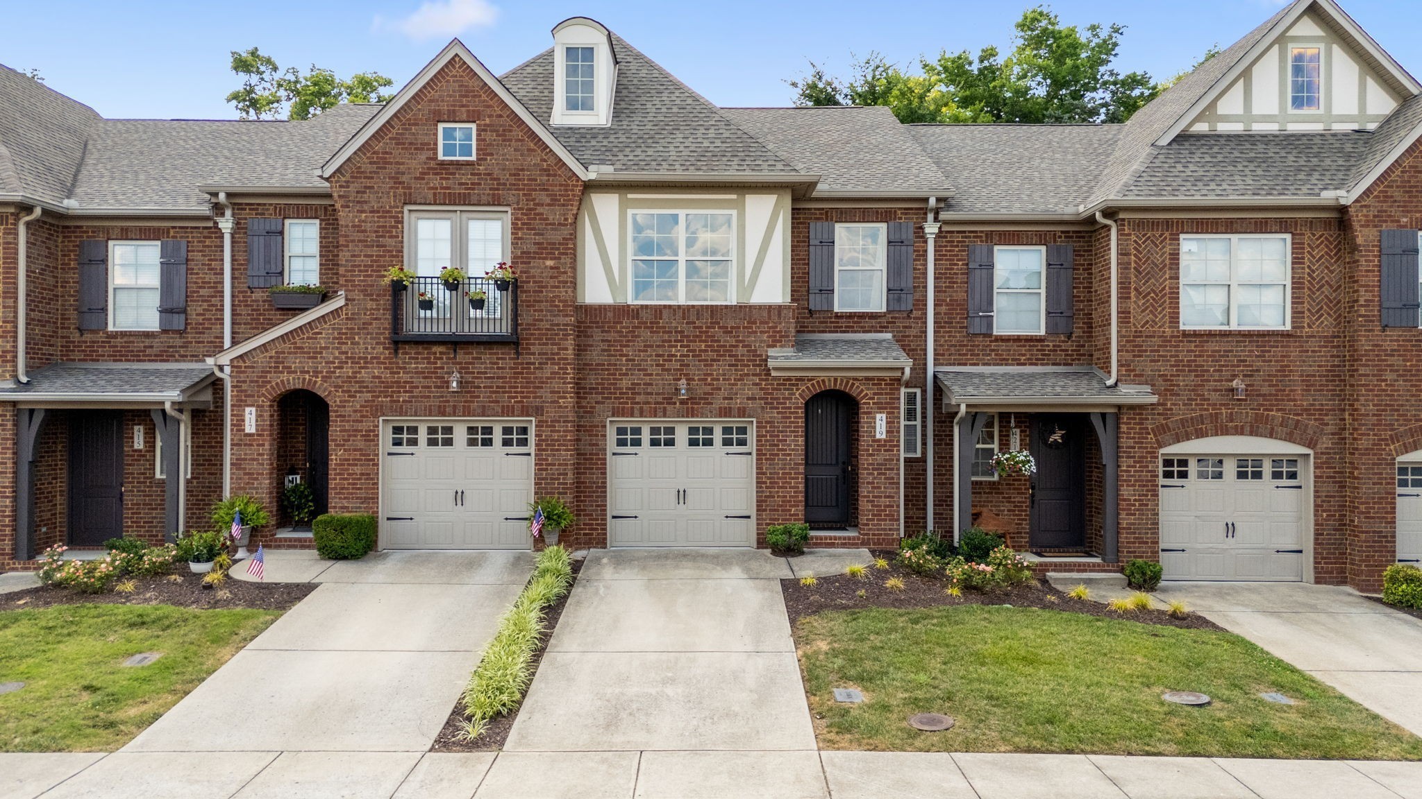 419 Waterbrook Dr