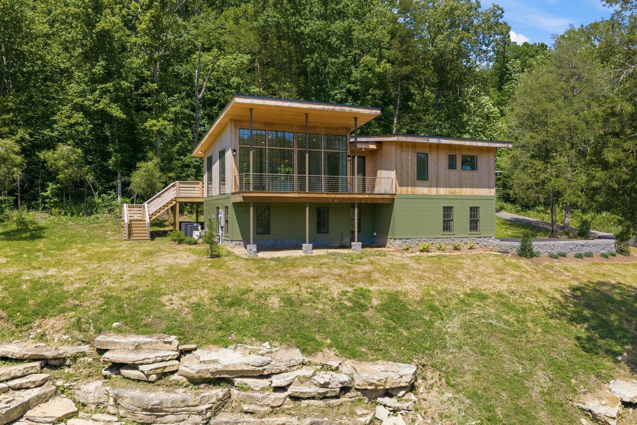 1075 Dog Creek Rd