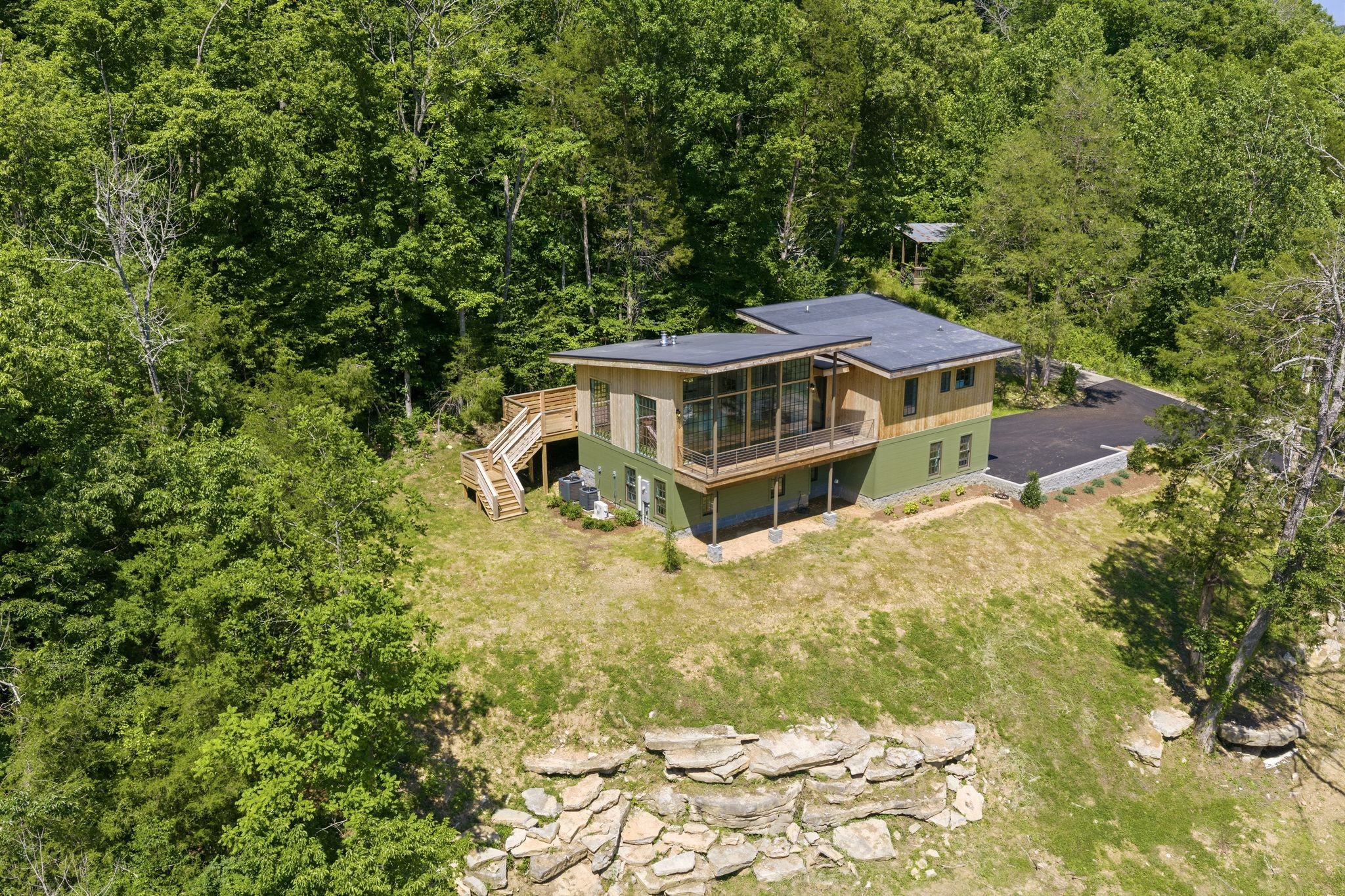 1075 Dog Creek Rd